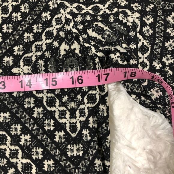 LUCKY BRAND Longsleeved printed top felt v neck XS - Picture 7 of 10